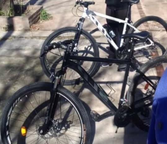 Un pesadilla: a punta de pistola le robaron las bicicletas a un hombre y a su hijo